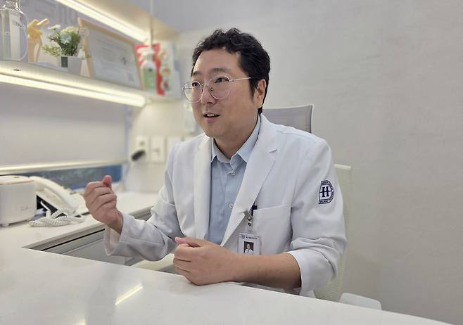 이재원 해든동물의료센터 의정부점 내과 원장이 뉴스1과 인터뷰를 하며 건강검진을 통한 예방의학을 강조하고 있다. ⓒ 뉴스1 한송아 기자