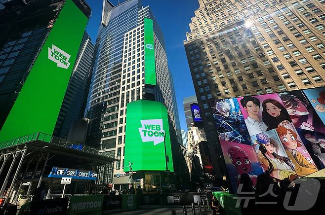 27일(현지시간) 뉴욕증시 상장에 성공한 네이버 웹툰 시각물이 뉴욕 타임스 광장을 수놓고 있다. 2024.06.27 ⓒ 로이터=뉴스1 ⓒ News1 박형기 기자