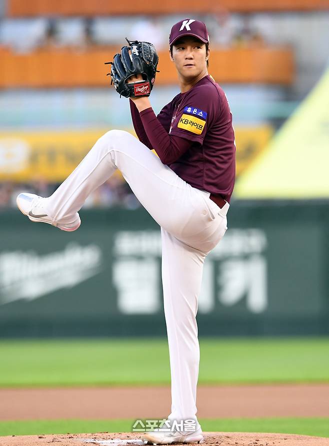 키움  안우진이 31일 인천 SSG랜더스필드에서 열린 2023 KBO리그 SSG전에 선발 등판해 힘차게 공을 던지고 있다. 문학 | 박진업 기자 upandup@sportsseoul.com