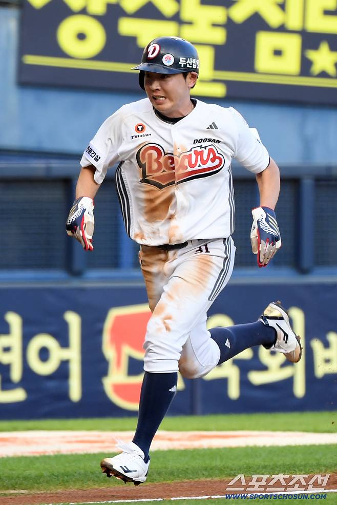 15일 잠실구장에서 열린 두산 베어스와 KIA 타이거즈의 경기. 두산 정수빈이 득점하고 있다. 잠실=박재만 기자 pjm@sportschosun.com/2025.08.15/