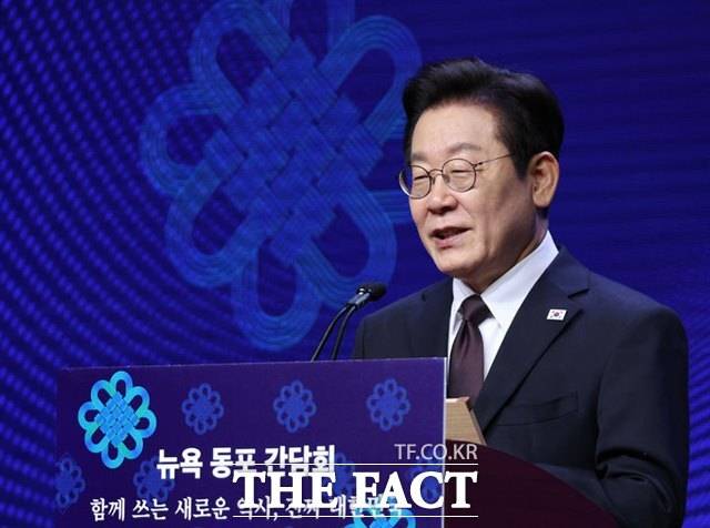 이재명 대통령이 22일(현지시간) 미국 뉴욕의 한 호텔에서 열린 동포간담회에서 인사말을 하고 있다. /뉴시스