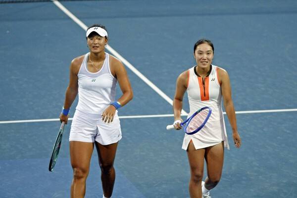 최온유(좌)-김유진(우)