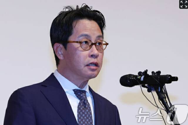 조좌진 롯데카드 대표가 18일 서울 중구 부영태평빌딩 컨벤션홀에서 열린 언론 브리핑에서 롯데카드 대규모 해킹 사고 관련 대국민 사과문을 발표하고 있다. (사진=뉴스1)