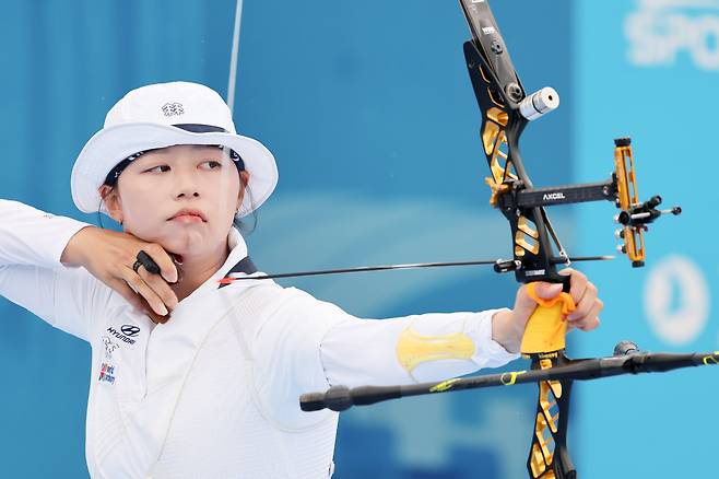 임시현이 진나 12일 광주 동구 국립아시아문화전당 5·18민주광장에서 열린 2025 세계양궁선수권대회 리커브 여자 개인전 16강에서 화살을 쏘고 있다. /연합뉴스
