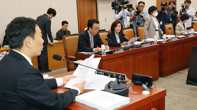 23일 국회 법제사법위원회 법안심사제1소위원회 모습. 김경호 선임기자 jijae@hani.co.kr