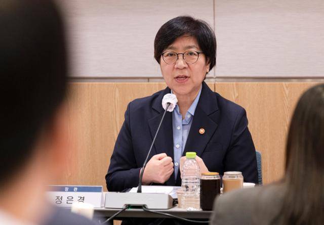 정은경 보건복지부 장관이 22일 서울 여의도 전경련 회관에서 열린 기자간담회에서 새 정부 보건 복지 정책에 대해 설명하고 있다. 보건복지부 제공