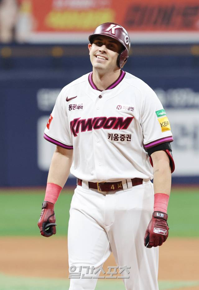 2025 KB0리그 프로야구 키움 히어로즈와 삼성 라이온즈의 경기가 22일 오후 서울 고척스카이돔에서 열렸다. 7회말 1사 카디네스가 자신의 타구가 센터 펜스 앞에서 잡히자 아쉬워하고 있다. 고척=김민규 기자 /2025.05.22/