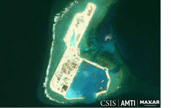 남중국해 스프래틀리 군도 내 사우스 암초에 베트남이 세운 인공섬과 항만. 사진 CSIS