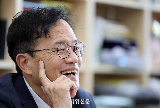 박주민 더불어민주당 의원이 23일 국회 보건복지위원장실에서 경향신문과 인터뷰하며 내년 서울시장 선거 출마 의사를 밝히고 있다. 박민규 선임기자