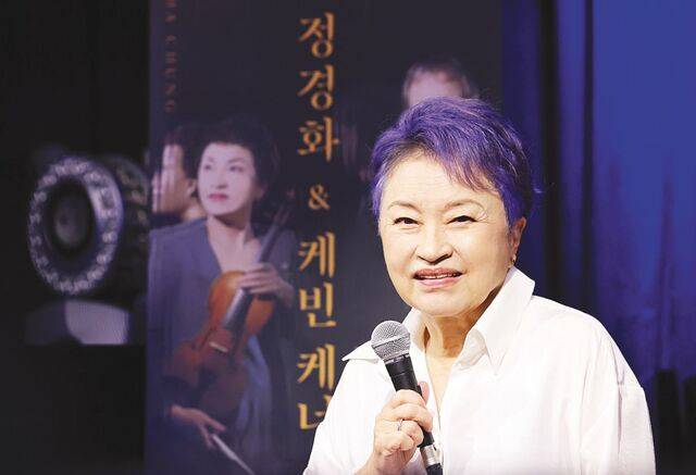 원로 바이올리니스트 정경화가 최근 서울 종로구 크레디아클래식클럽에서 열린 ‘정경화&케빈 케너 듀오 리사이틀’ 기자간담회에서 질문에 답하고 있다. 연합뉴스