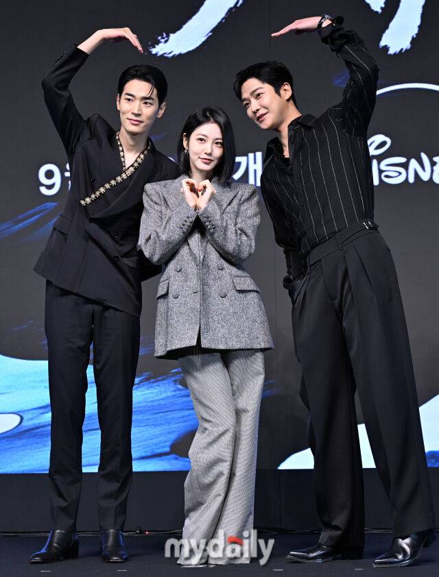 배우 박서함, 신예은, 로운(왼쪽부터)이 23일 서울 논현동 엘리에나 호텔에서 진행된 디즈니+ 오리지널 시리즈 '탁류' 제작발표회에 참석했다. / 한혁승 기자(hanfoto@mydaily.co.kr)