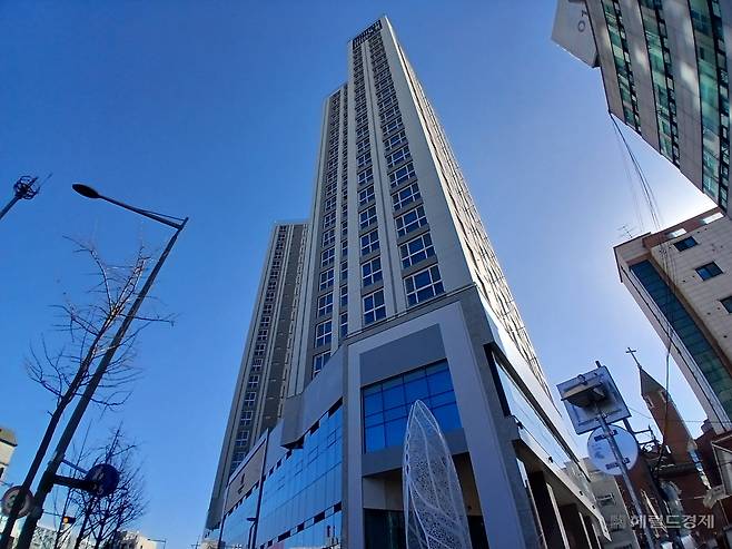 2년 9개월째 미분양 물량이 남아있는 서울의 한 주상복합 아파트. 김희량 기자