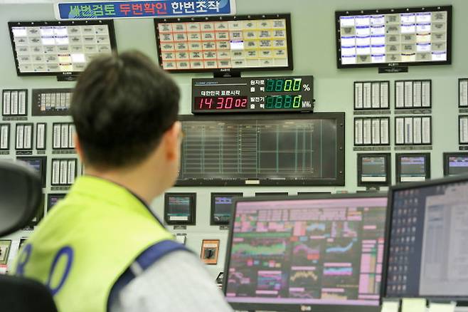 [세종=뉴시스]고리2호기 주제어실 모습이다. (사진=한국수력원자력 제공) *재판매 및 DB 금지