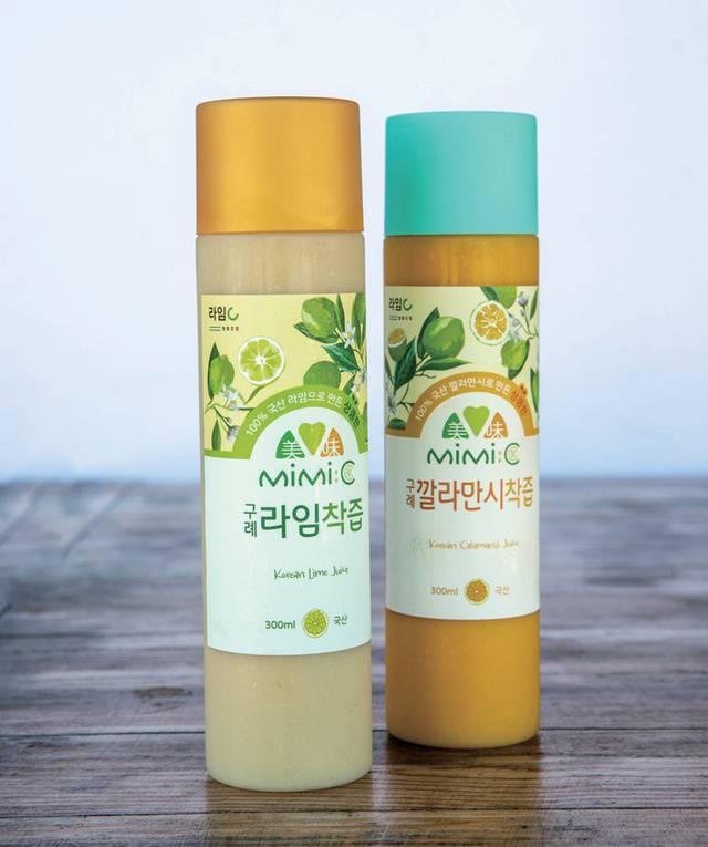 박씨가 생산한 라임과 칼라만시로 만든 100% 착즙 제품.