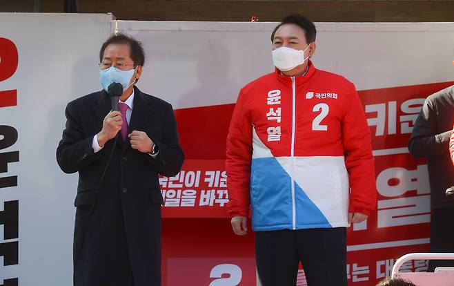 2022년 2월15일 홍준표 국민의힘 의원이 동대구역 광장에서 열린 선거 유세에서 윤석열 국민의힘 후보 지지 연설을 하고 있다. ⓒ국회사진취재단