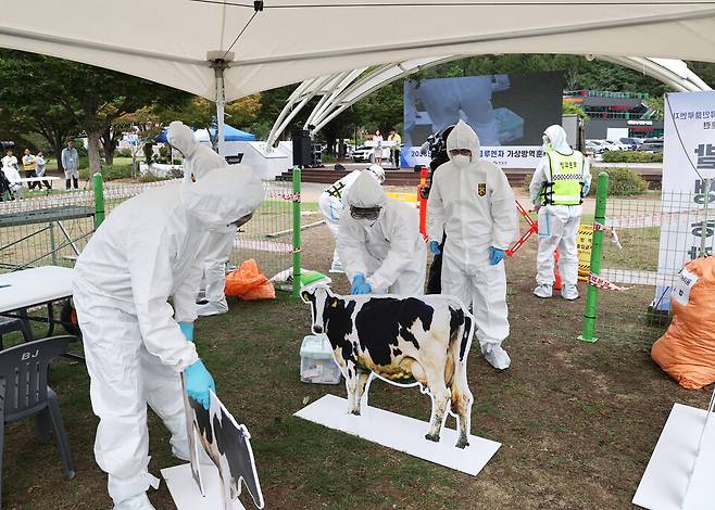 영양군이 9월22일&nbsp;입암면 선바위관광지에서 진행한 포유류 AI 가상 방역 훈련 현장 ⓒ영양군