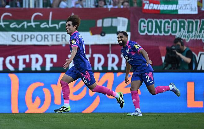 마인츠 사노가 20일 아우크스부르크전에서 골을 넣은 뒤 기뻐하고 있다. Getty Images코리아