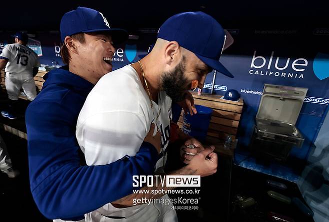 ▲ 야마모토 요시노부와 태너 스캇.