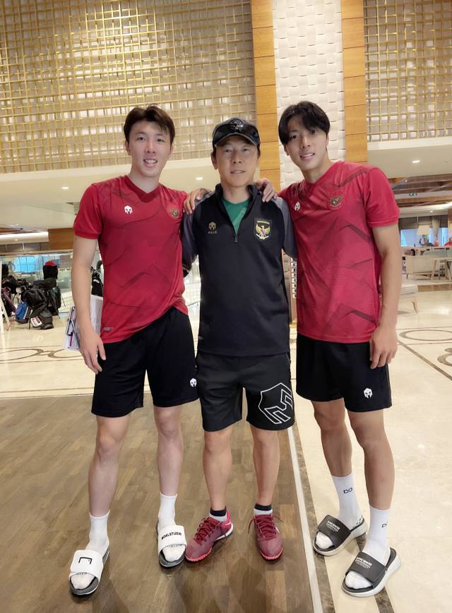 ▲ 신재원(맨 왼쪽)은 "승강 PO에 갔을 때 울산은 안 만났으면 좋겠다. 절대 안 만났으면 한다. 아버지 소속팀도 반등할 수 있도록 열심히 응원할 생각"이라며 부자(父子)의 동반 강세를 바랐다.