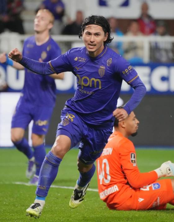 미나미노 타쿠미가 골을 넣고 기뻐하고 있다. /사진=AS모나코 공식 SNS 갈무리