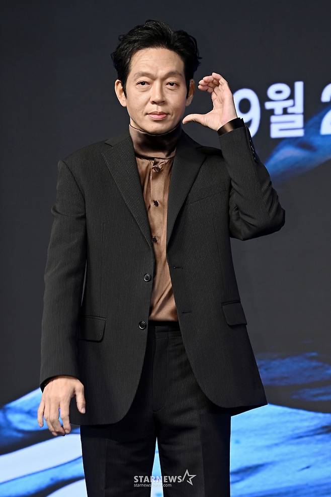 배우 박지환이 23일 서울 강남구 엘리에나호텔에서 열린 디즈니+ '탁류' 제작발표회에 참석해 포즈를 취하고 있다. /2025.09.23 /사진=김휘선 hwijpg@