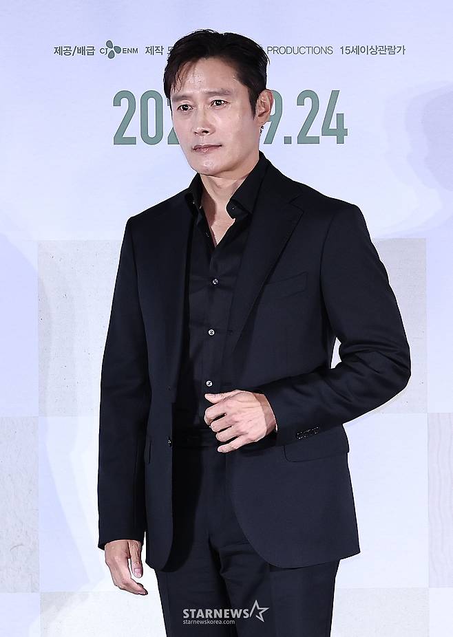 (서울=뉴스1) 구윤성 기자 = 배우 이병헌이 22일 오후 서울 용산구 CGV 용산에서 열린 영화 '어쩔수가없다' 기자간담회에서 포즈를 취하고 있다. 2025.9.22/뉴스1  Copyright (C) 뉴스1. All rights reserved. 무단 전재 및 재배포,  AI학습 이용 금지. /사진=(서울=뉴스1) 구윤성 기자