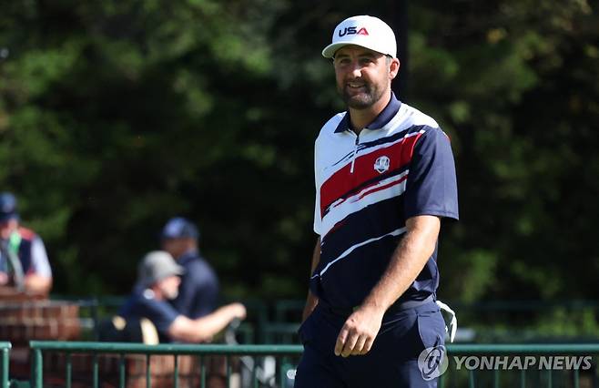 미국 대표팀 유니폼을 입고 연습 중인 셰플러 [로이터=연합뉴스]