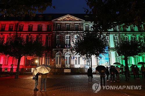 팔레스타인 국기 색 조명을 밝힌 프랑스 스트라스부르 시청사 [AFP 연합뉴스 자료사진. 재판매 및 DB 금지]