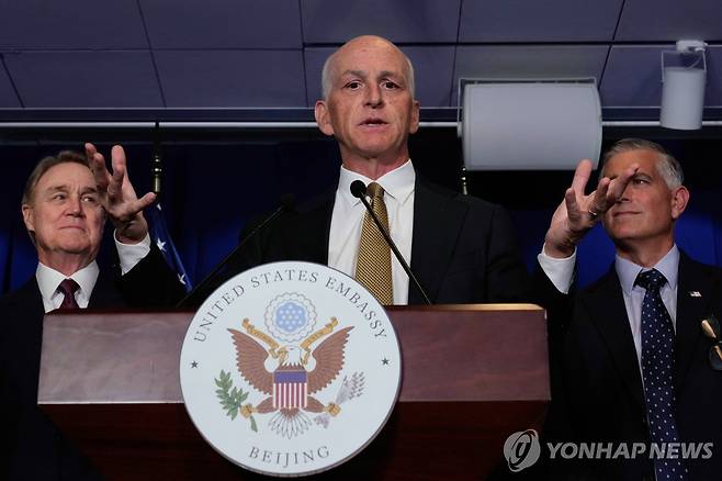 기자회견하는 방중 美하원 대표단장 애덤 스미스 의원 [AP 연합뉴스. 재판매 및 DB 금지]