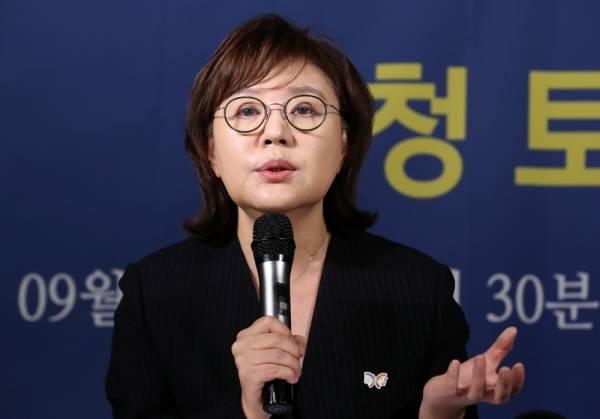 24일 대구 남구 이천동 대구아트파크에서 열린 대구·경북 중견 언론인 모임 '아시아포럼21' 초청 정책토론회에서 양금희 경북도 경제부지사가 다음 달 경주에서 열리는 '2025 아시아·태평양경제협력체(APEC) 정상회의' 준비 상황 등에 대해 설명하고 있다. 사진=아시아포럼21 제공