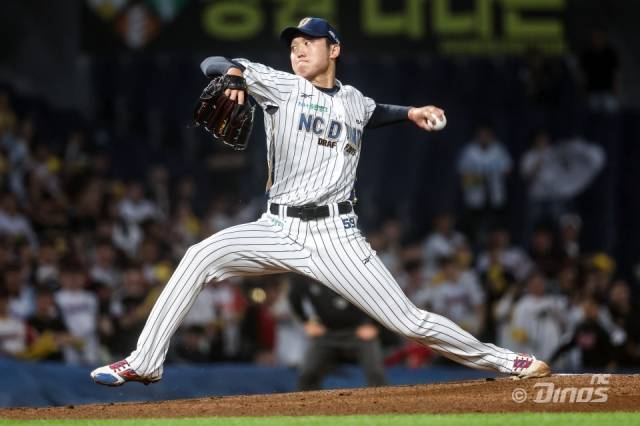 NC 다이노스 선발 구창모가 24일 창원NC파크에서 열린 LG 트윈스와의 홈경기에서 공을 던지고 있다./NC 다이노스/