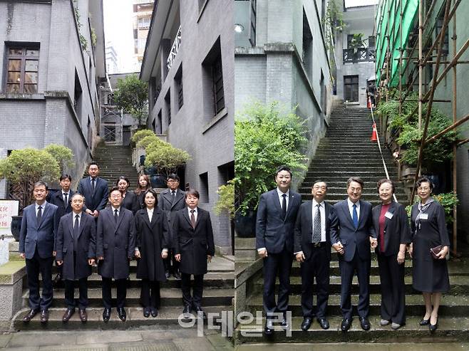 2017년 경기도지사 시절 중국 충칭시의 대한민국 임시정부 청사를 방문한 이재명 대통령 내외의 모습과 2025년 같은 곳을 찾은 김동연 경기도지사와 김진경 경기도의회 의장의 모습. 경기도는 8년 만에 충칭시와 우호협력 관계를 구축하게 됐다.(사진=경기도·경기도의회)