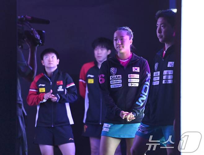 한국 탁구 대표팀 신유빈(가운데) 2025.5.23/뉴스1 ⓒ News1 사진공동취재단