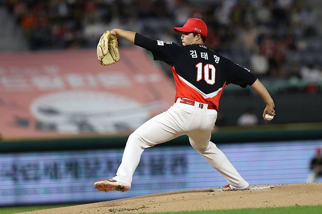 KIA 신인 김태형이 23일 인천SSG랜더스필드에서 열린 2025 KBO리그 SSG전에 선발 등판해 역투하고 있다. 사진 | KIA 타이거즈