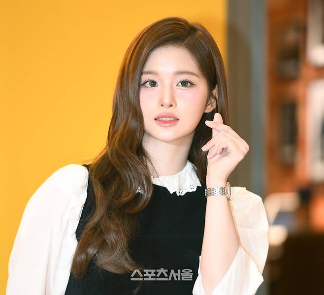 엔믹스 설윤이 서울 잠실 롯데월드몰 더 크라운에서 열린 브라이틀링 팝업 행사에 참가해 포즈를 취하고 있다. 사진 | 최승섭기자 thunder@sportsseoul.com