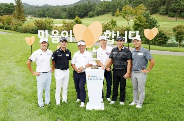 24일 경기 여주 페럼클럽 동, 서 코스(파72)에 가진 한국프로골프(KPGA)투어 현대해상 최경주 인비테이셔널(총상금 12억 5천만 원) 포토콜에 참석한 김백준, 옥태훈, 최경주, 이수민, 이태훈, 문도엽. /사진=KPGA