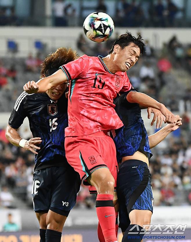 15일 오후 경기도 용인미르스타디움에서 열린 E-1 챔피언십(동아시안컵) 한국과 일본의 경기. 오세훈이 일본 문전에서 헤딩하고 있다. 용인=정재근 기자 cjg@sportschosun.com/2025.7.15/