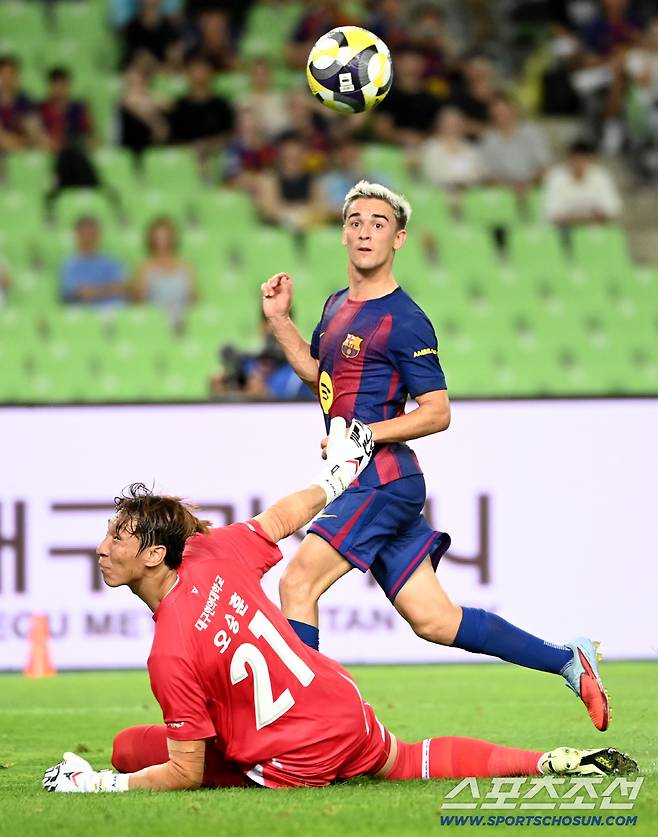 4일 대구스타디움에서 열린 FC바르셀로나와 대구FC의 경기, 가비가 슛팅을 시도하고 있다. 대구=허상욱 기자wook@sportschosun.com/2025.08.04/