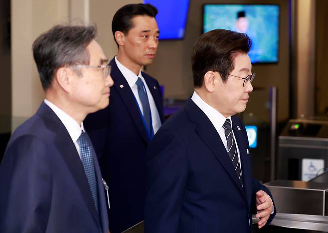 이재명 대통령이 23일(현지 시각) 유엔총회 기조연설을 하기 위해 미국 뉴욕의 유엔 본부에 들어서고 있다.뉴시스