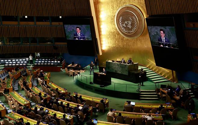 이재명 대통령이 23일(현지 시각) 미국 뉴욕 유엔본부 총회장에서 기조연설을 하고 있다./연합뉴스