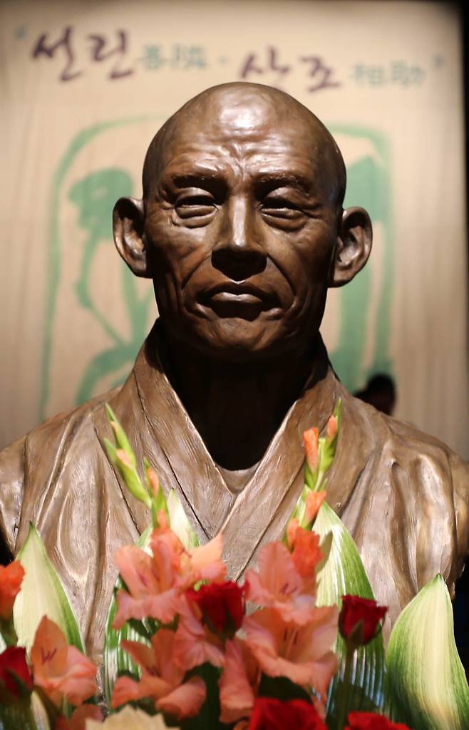 만해 한용운 흉상. 매년 만해대상 시상식장 가장 중앙에 자리한다. /조선일보DB