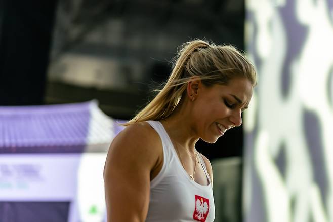 25일 서울에서 열린 IFSC 스포츠클라이밍 세계선수권대회 여자 스피드 부문에서 금메달을 획득한 폴란드 국가대표 알렉산드라 미로슬라프./대한산악연맹 제공