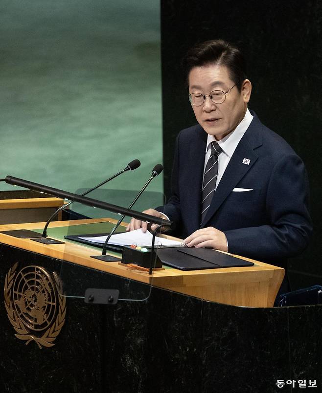 이재명 대통령이 23일(현지 시간) 미국 뉴욕 유엔 본부에서 열린 제80차 유엔 총회에서 기조연설을 하고 있다. 뉴욕=송은석 기자 silverstone@donga.com