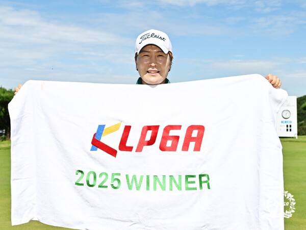 2025년 한국여자프로골프(KLPGA) 시니어투어인 'KLPGA 2025 웨스트오션CC 챔피언스투어 6차전' 우승을 차지한 조윤주 프로. 사진제공=KLPGA