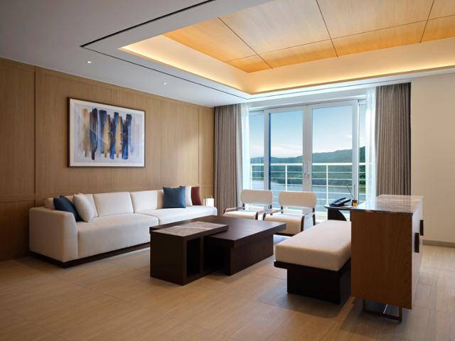 라한셀렉트 경주 PRS 객실의 거실 모습. 라한호텔 제공