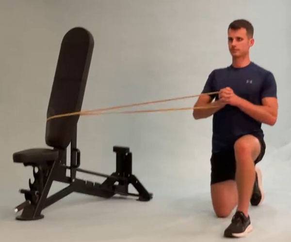 밴드 팔로프 프레스 동작​./사진=영국 텔레그래프 캡처​