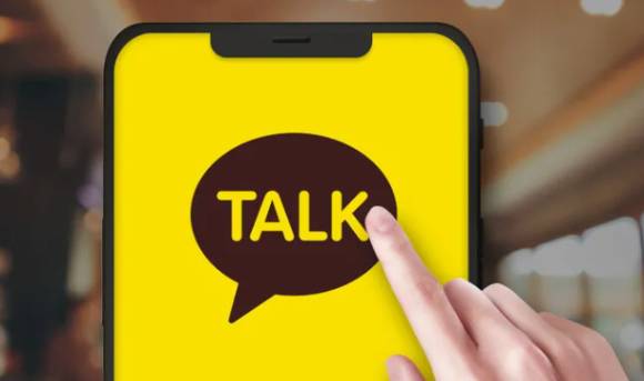 카카오가 서비스 출시 15년 만에 카카오톡을 대규모로 개편한다고 발표하자 일부 이용자들이 불편을 호소하며 '자동 업데이트 차단법'을 공유하고 있다. 사진은 본 기사 내용과 무관. [사진=카카오톡]