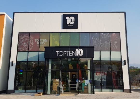 탑텐이 쿠팡이츠 쇼핑에 입점하며 퀵커머스 시장에 발을 들였다. 사진은 탑텐 강원도 원주점 전경. [사진=탑텐]
