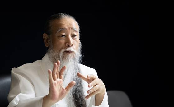 천공은 9월 11일 서울 상암동 중앙일보 사옥에서 월간중앙과 인터뷰를 가졌다. 이날 그는 자신을 윤석열 전 대통령의 정신적인 지도자로 자처, 아직 제자의 시대는 끝나지 않았다고 말했다. 최기웅 기자