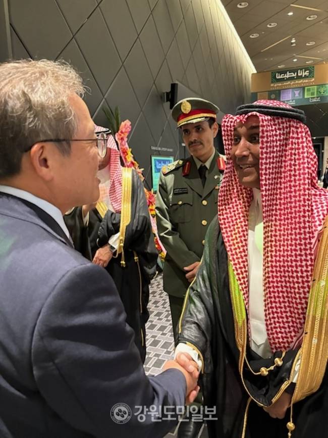 ▲ 더불어민주당 송기헌 국회의원은 지난 22일 서울드래곤시티 그랜드볼룸 한라에서 열린 ‘제95회 사우디 국경일 기념행사’에 참석했다.